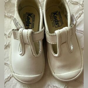 Keds Kids White Leather Hook-and-Loop Sneakers size 5
